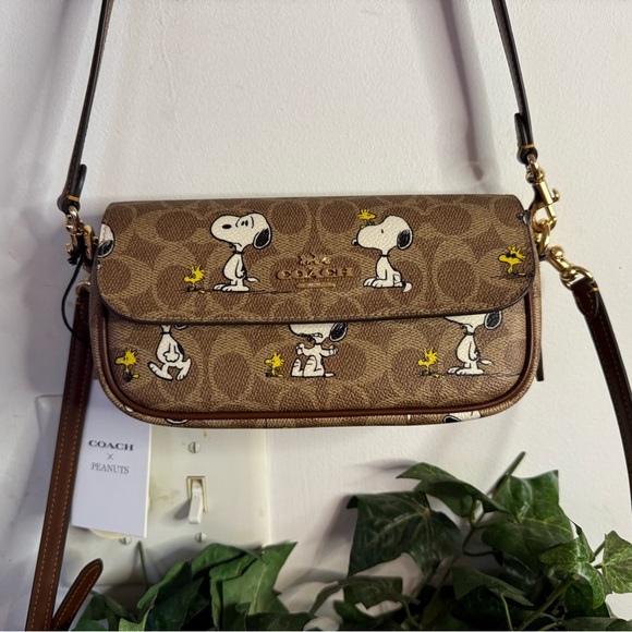NWT Coach X Peanuts Hailey Flap Bag In Signature Canvas With Snoopy Print - Picture 3 of 10
